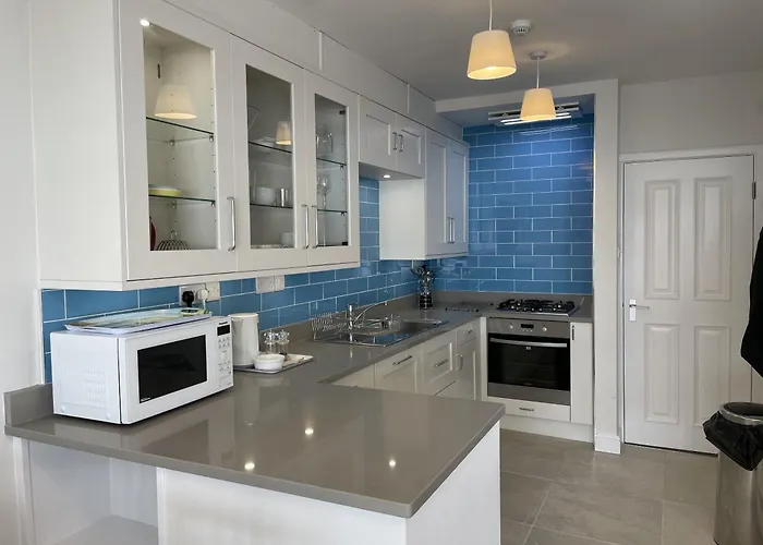 Lovely Seafront 2 Bedroom Apartment 4