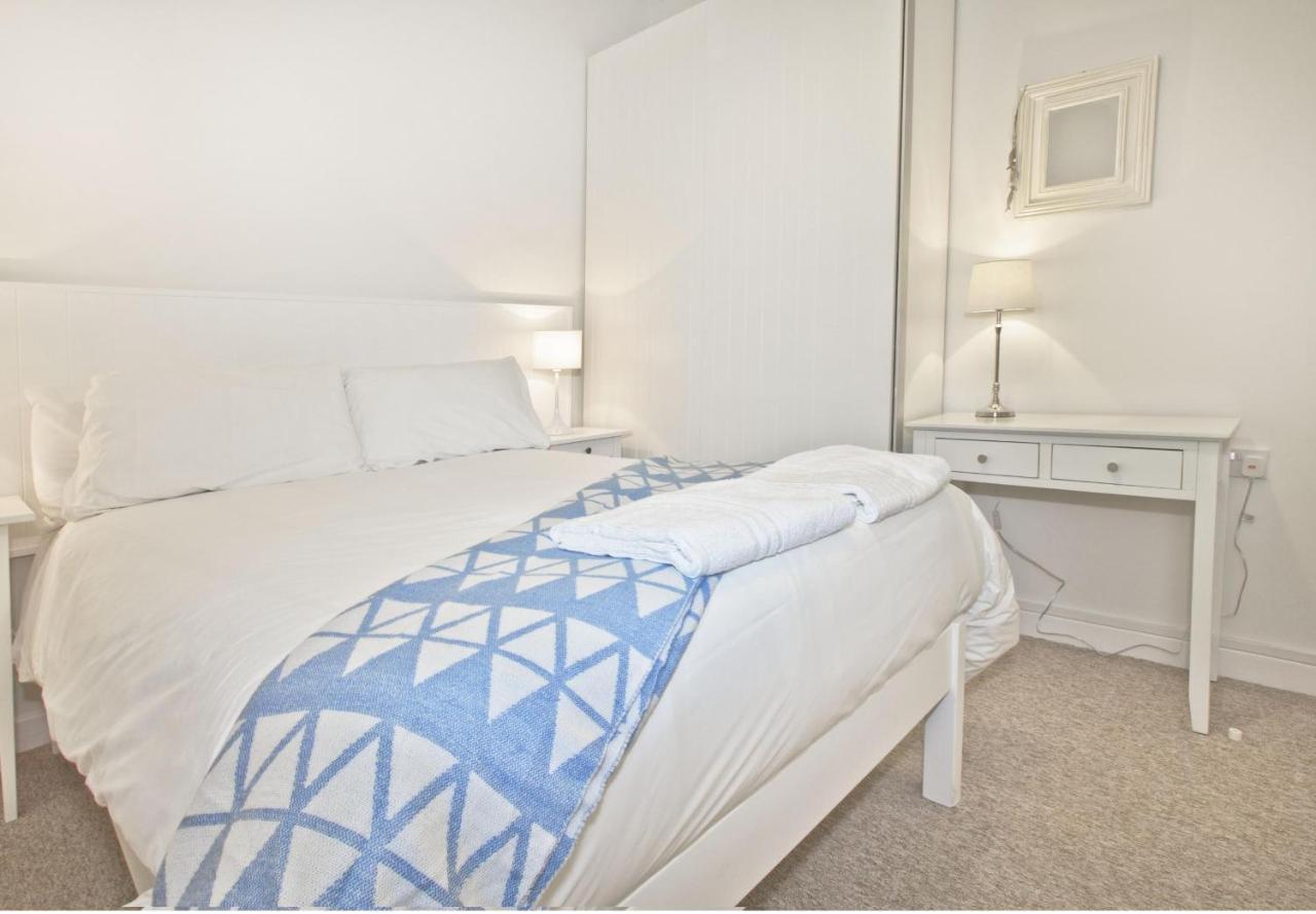 Apartment Lovely Seafront 2 Bedroom 4