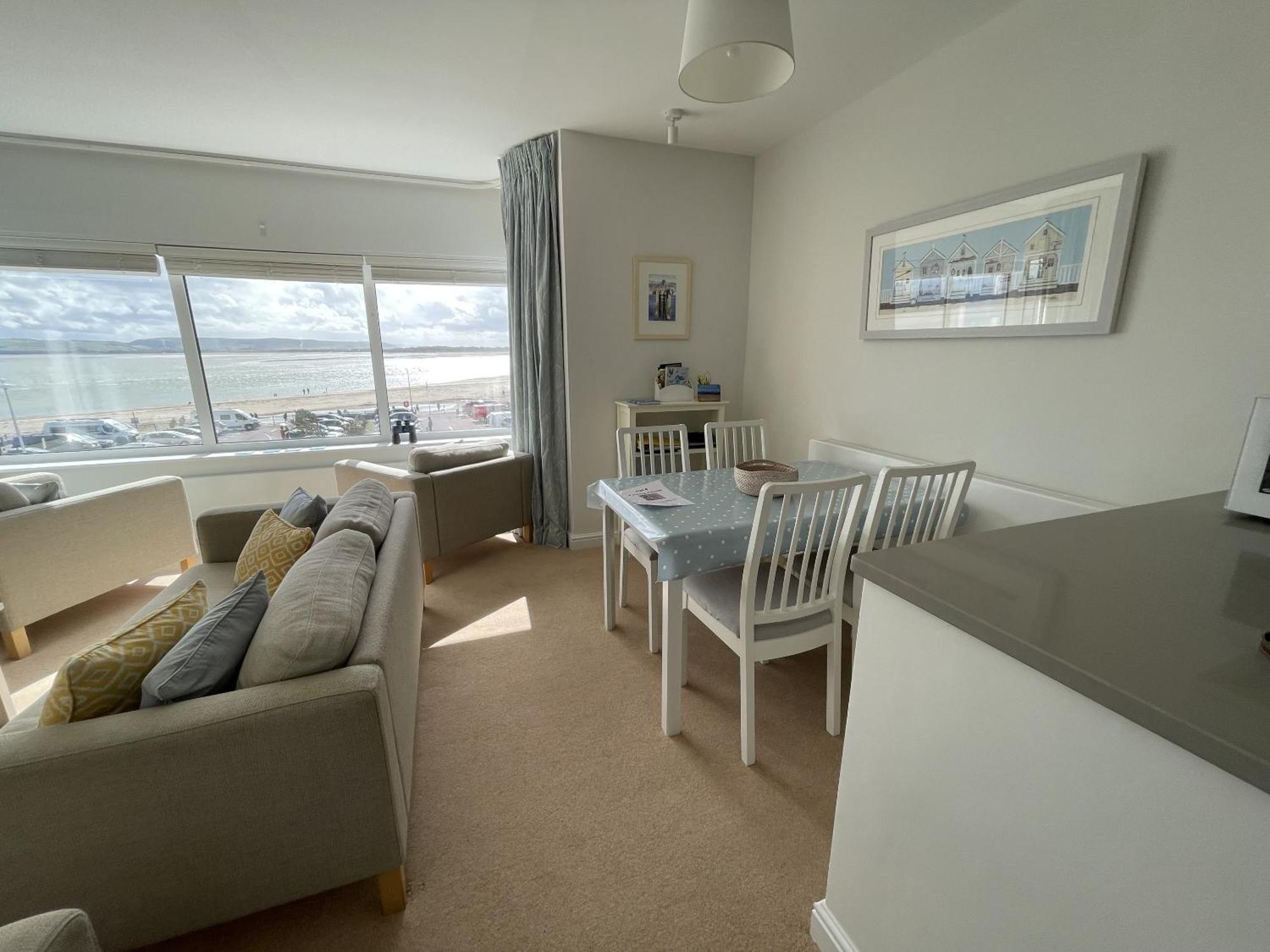 Lovely Seafront 2 Bedroom 4 Apartment Aberdyfi
