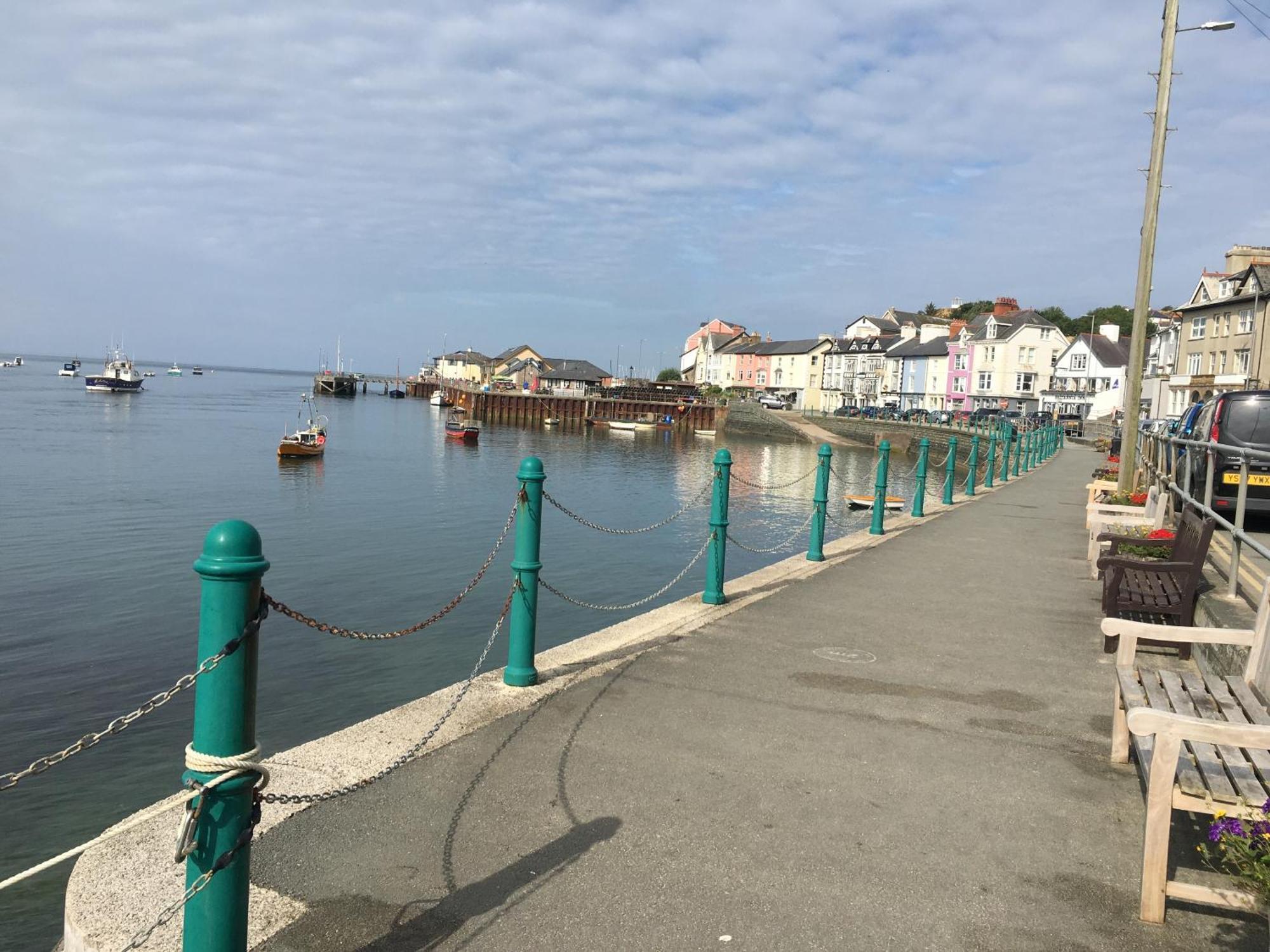 Apartment Lovely Seafront 2 Bedroom 4